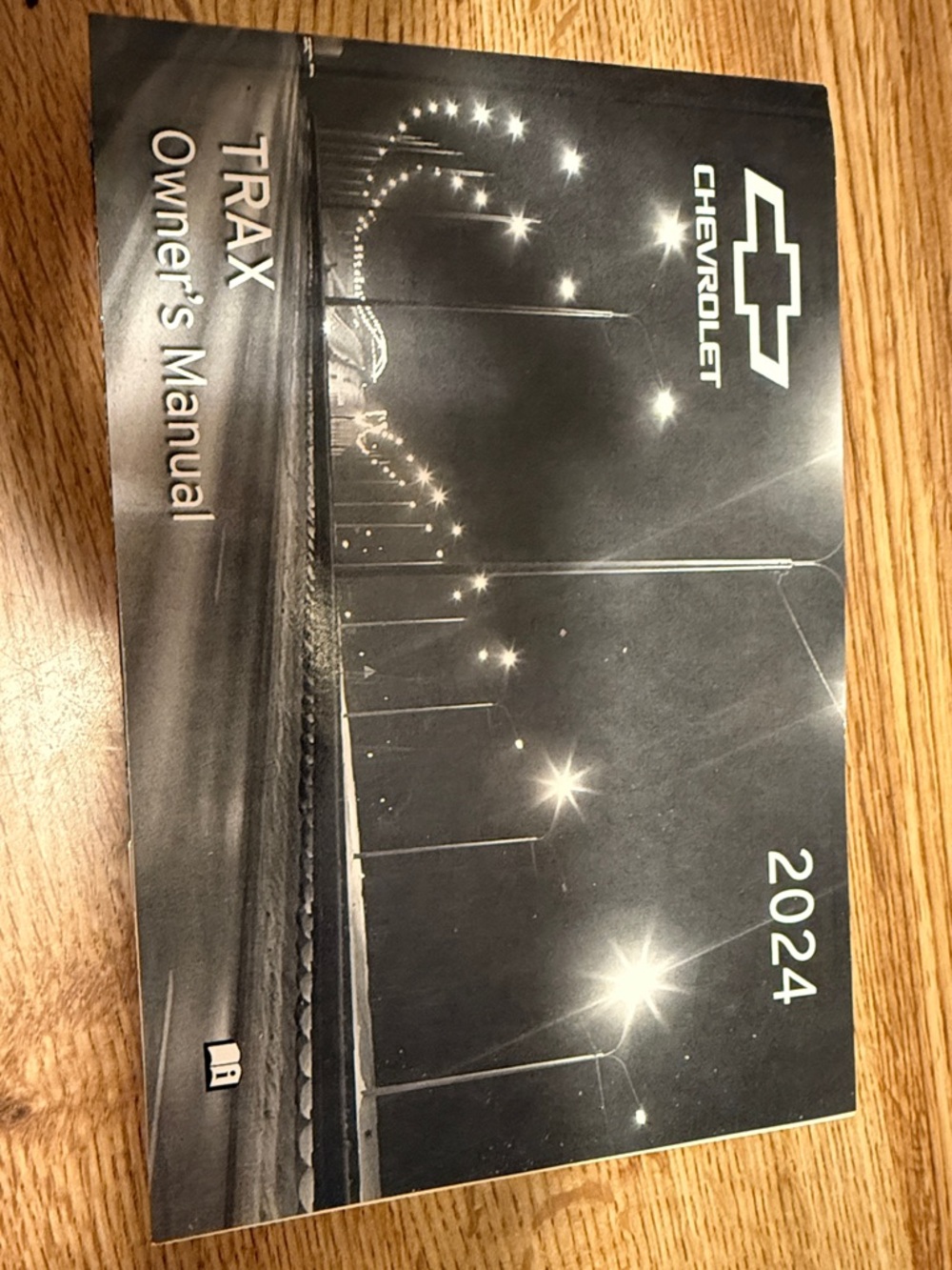 Chevrolet TRAX 2024 Owner's Manual - Black